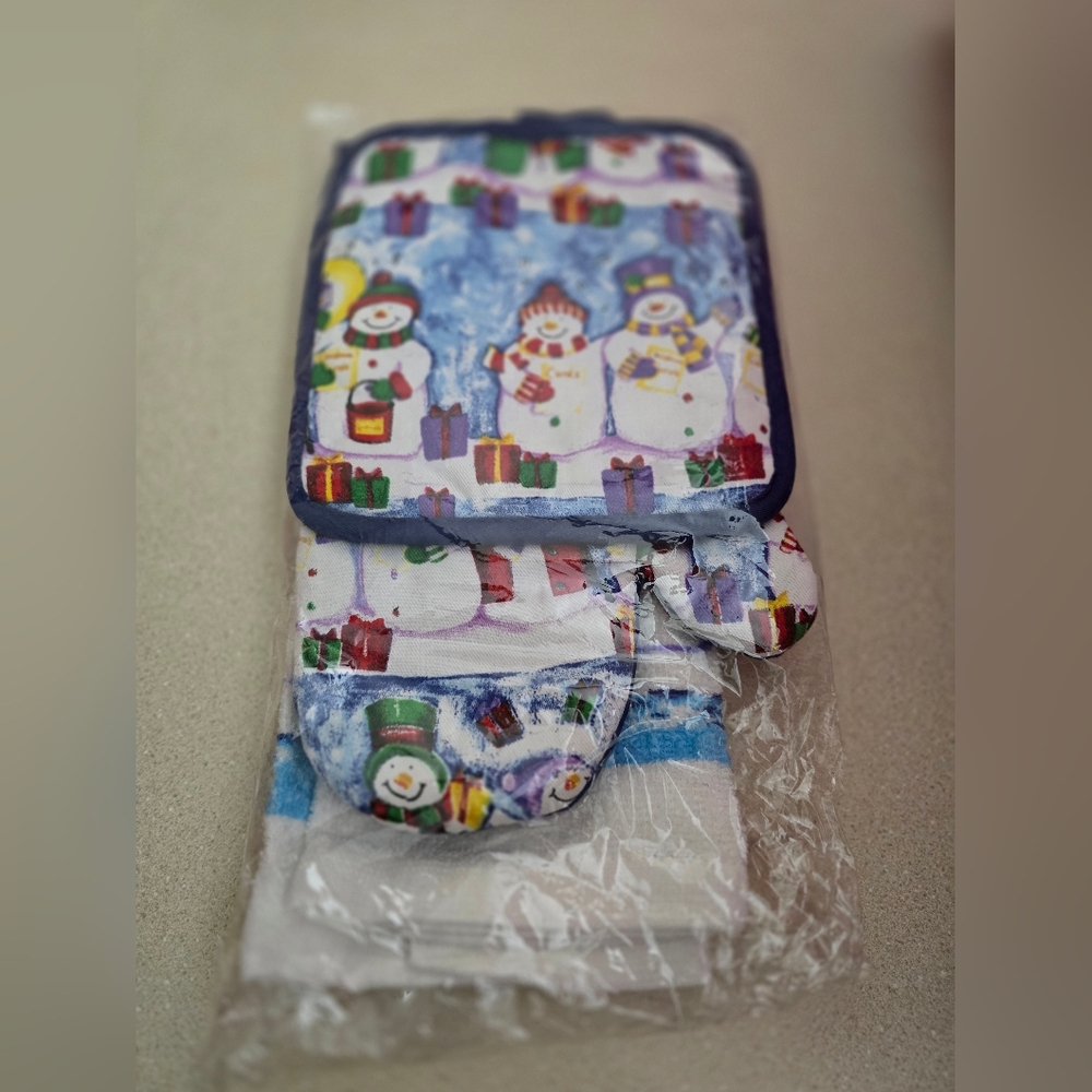 Festive Snowman Oven Mitt, Towel, and Pot Holder Set